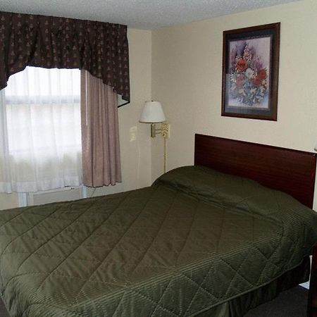 Boulevard Inn Amherst Room photo