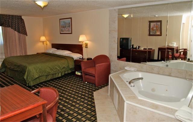 Boulevard Inn Amherst Room photo