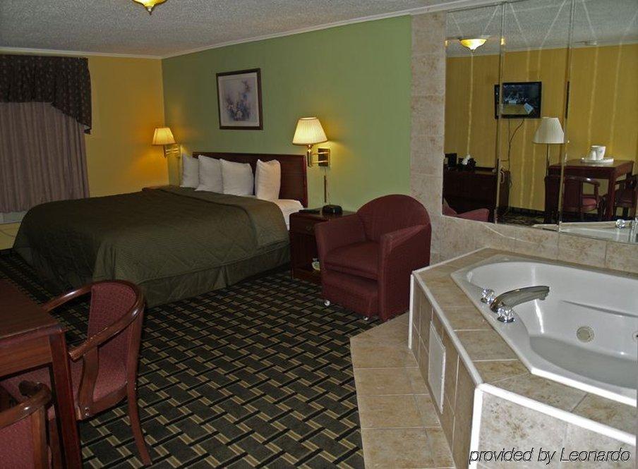 Boulevard Inn Amherst Room photo