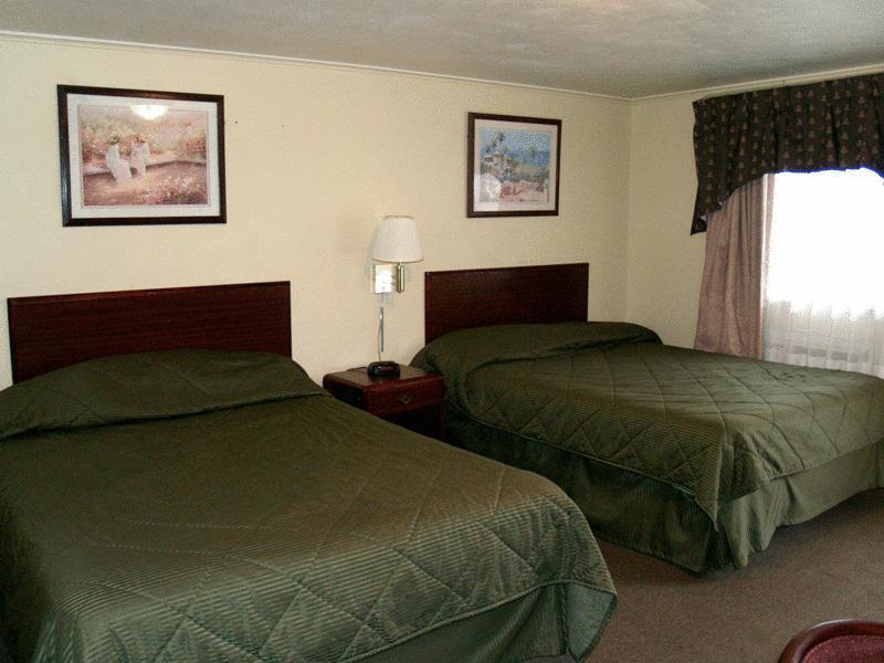 Boulevard Inn Amherst Room photo